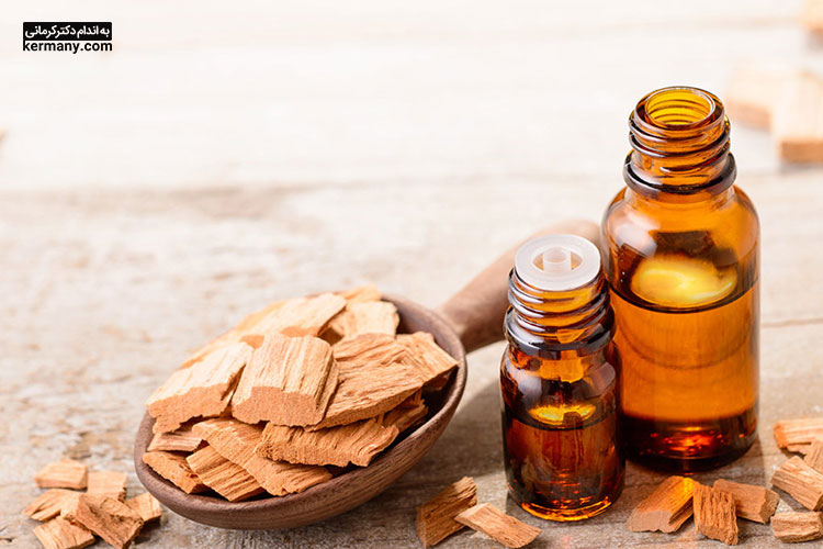 هنگام خرید روغن چوب صندل مطمئن شوید اصل آن را دریافت می‌کنید.
