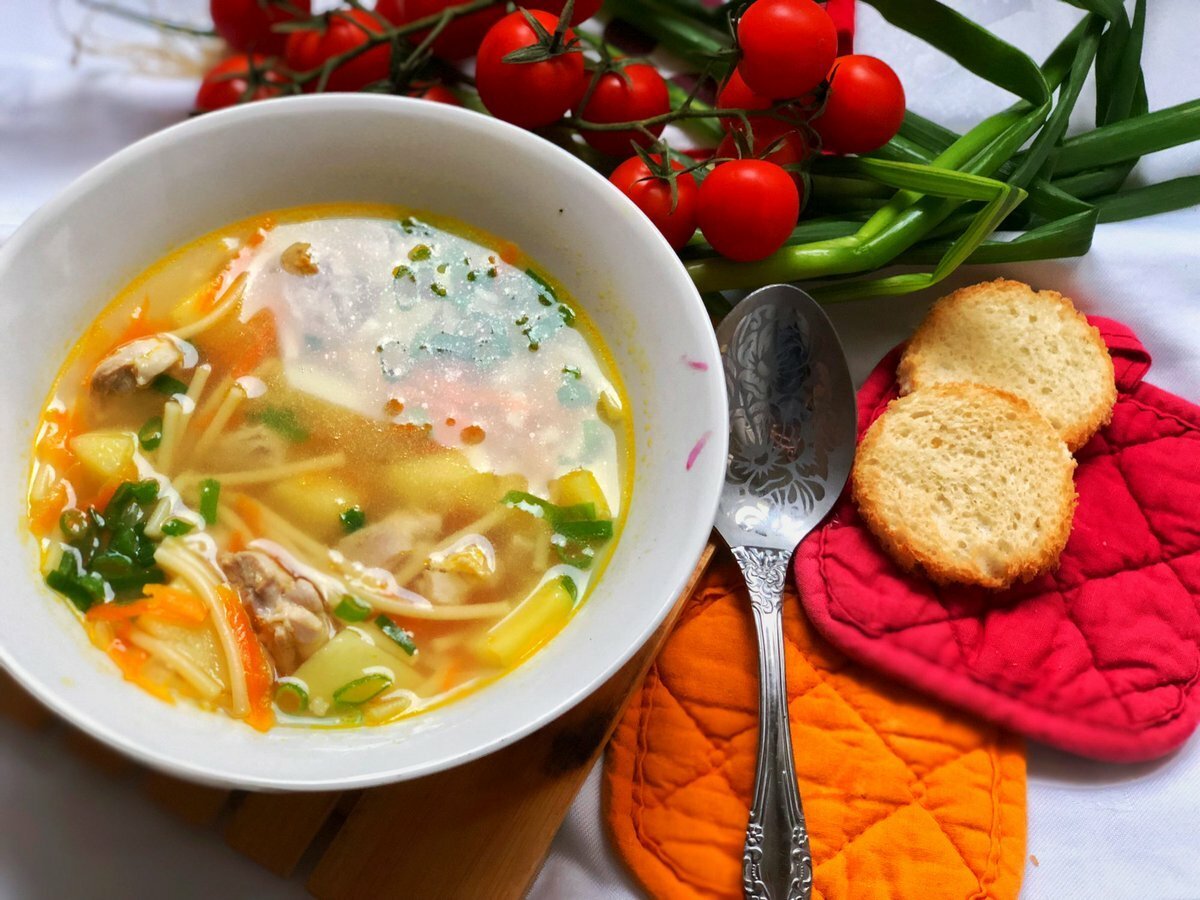 طرز تهیه سوپ رشته برای سرماخوردگی با مرغ