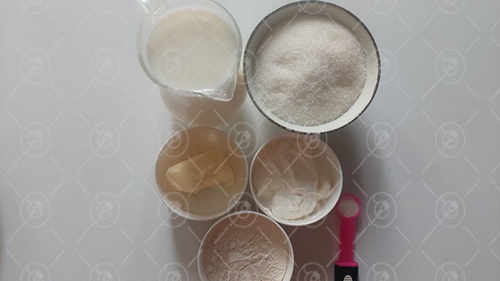 مواد لازم لایه سفید رنگ دسر پادیشاه سارماسی