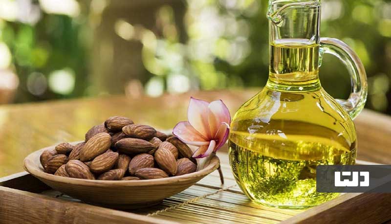 روغن بادام تلخ یک روغن سبک وزن و قهوه‌ای طلایی است