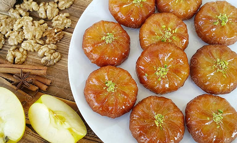 طرز تهیه خاگینه سیب (آلما قیقاناخی)؛ با تصاویر مرحله به مرحله