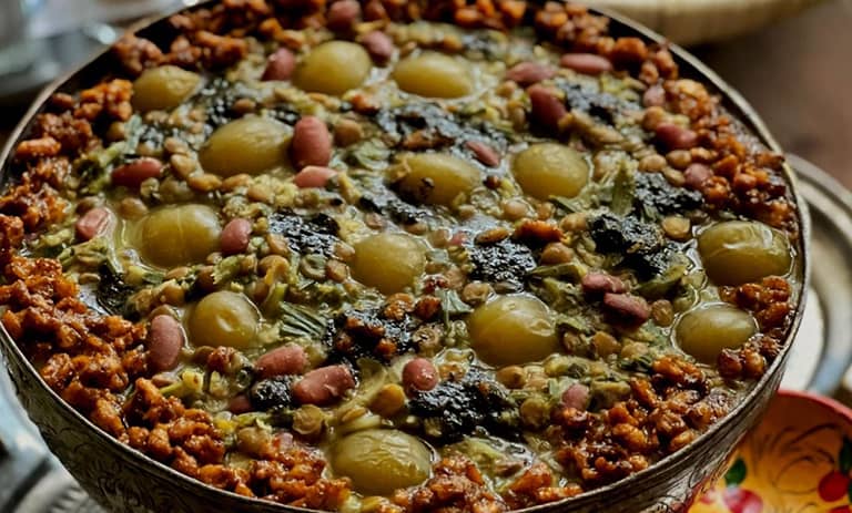 طرز تهیه آش گوجه سبز؛ بهترین و خوشمزه‌ترین آش بهاره