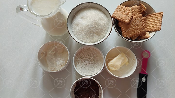 مواد لازم لایه شکلاتی دسر پادیشاه سارماسی