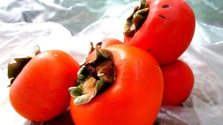 بایدها و نبایدهای مصرف میوه خرمالو