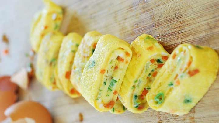 طرز تهیه رولت تخم‌مرغ و سبزیجات