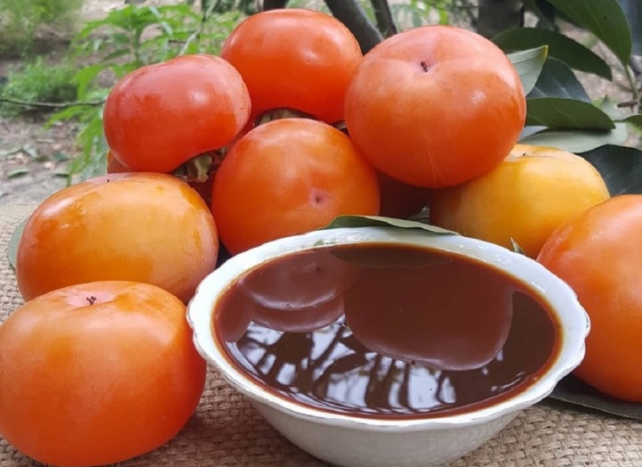 پختن خرمالو برای شیره خرمالو 