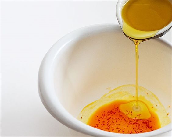 ماسک زعفران و روغن زیتون