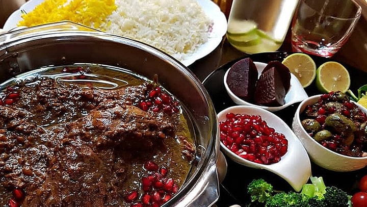 مراحل طرز تهیه خورش فسنجان شمالی