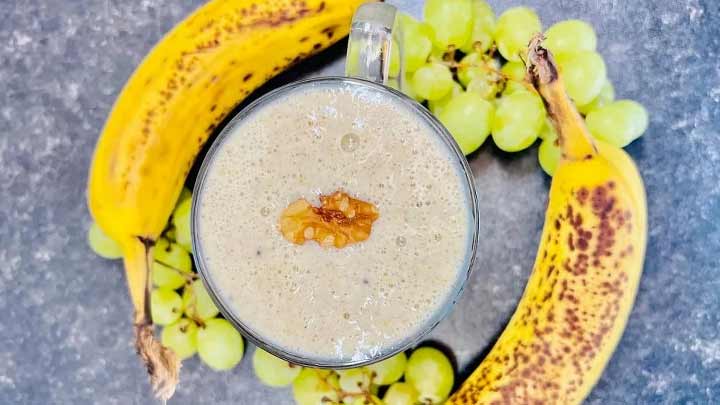 طرز تهیه اسموتی انگور و موز