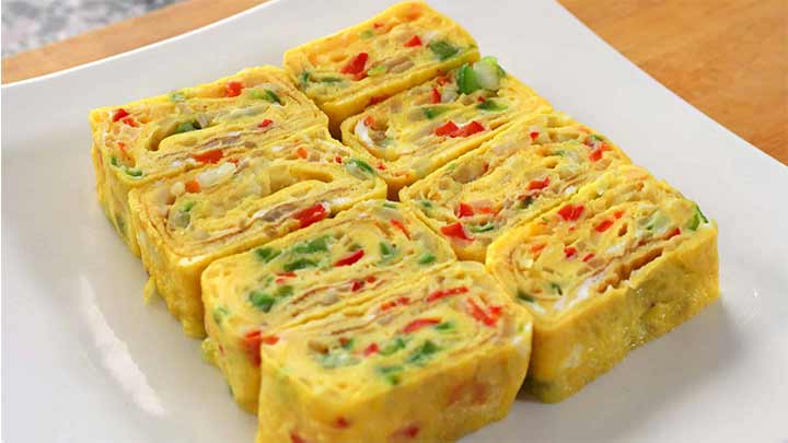 طرز تهیه رولت تخم‌مرغ و سبزیجات به روش کره‌ای