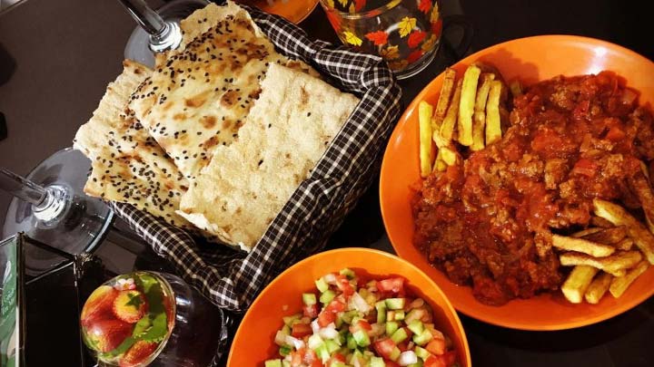 مراحل طرز تهیه قیمه توماتیز کردی