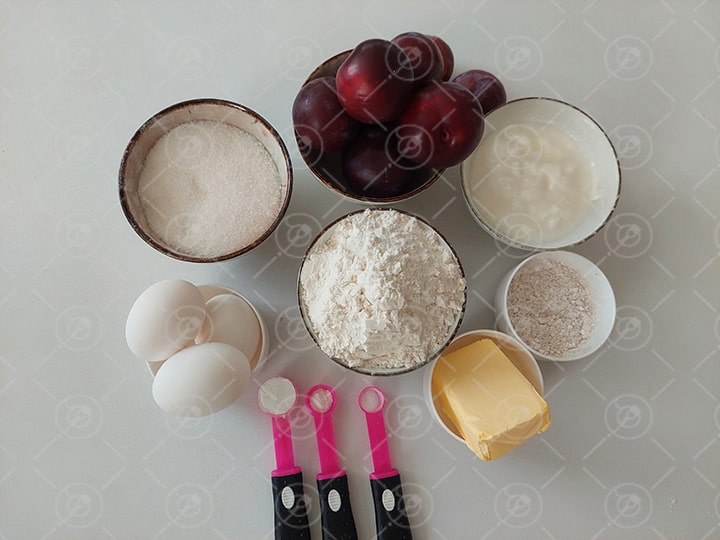 مواد لازم جهت تهیه کیک آلو سیاه