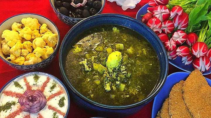 ترکیب خوشمزه اشکنه یزدی و انواع ترشی