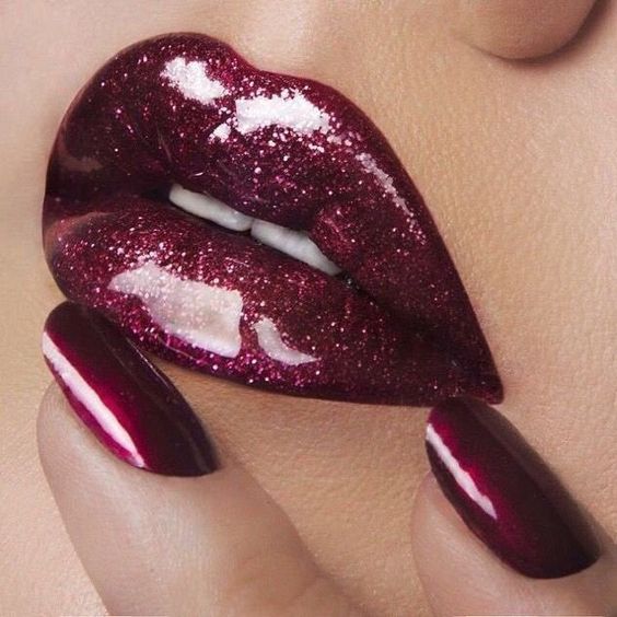ست لاک و رژلب زرشکی براق اکلیلی