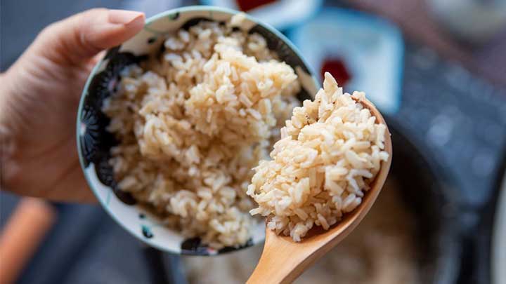 تفاوت برنج سفید و برنج قهوه‌ای در چیست؟