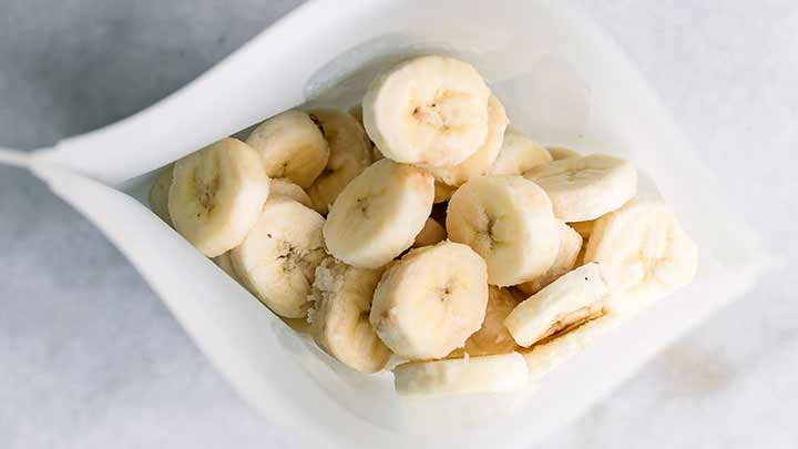 چرا قبل از فریز کردن موز باید پوست آن را جدا کنیم؟