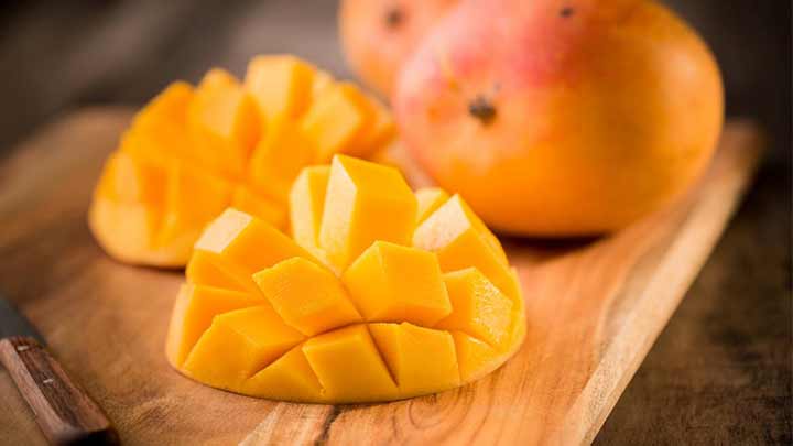 نحوه سرو کردن انبه برای مهمانی و خوردن آن