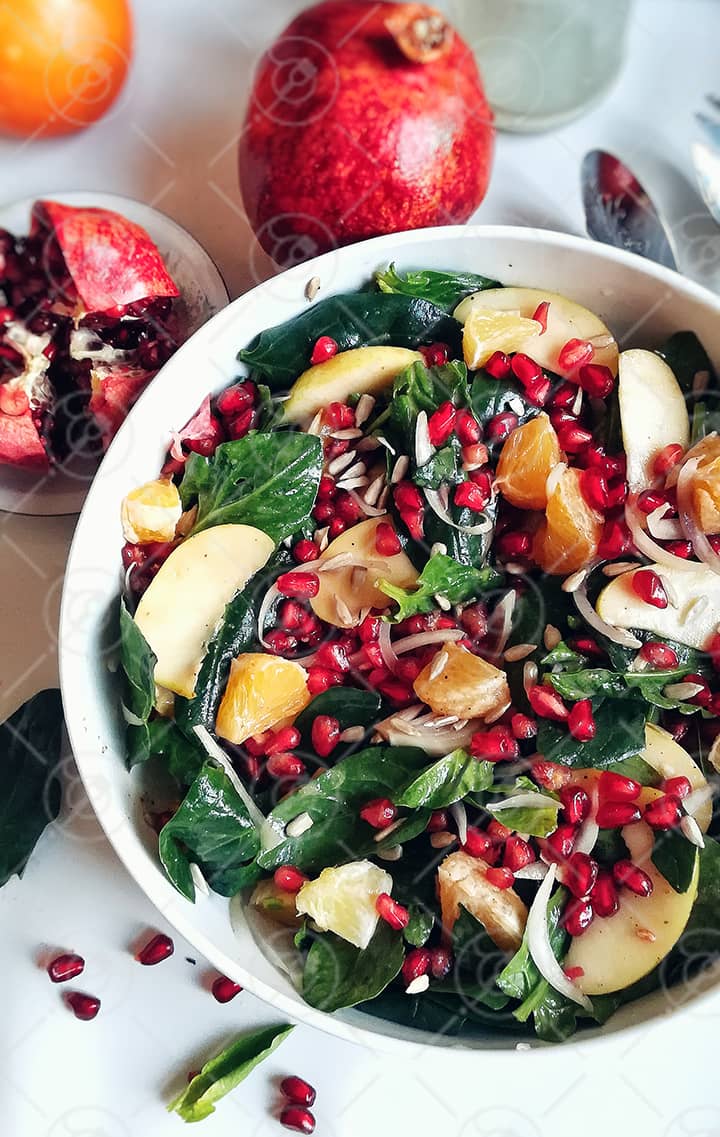 طرز تهیه سالاد رژیمی انار و اسفناج