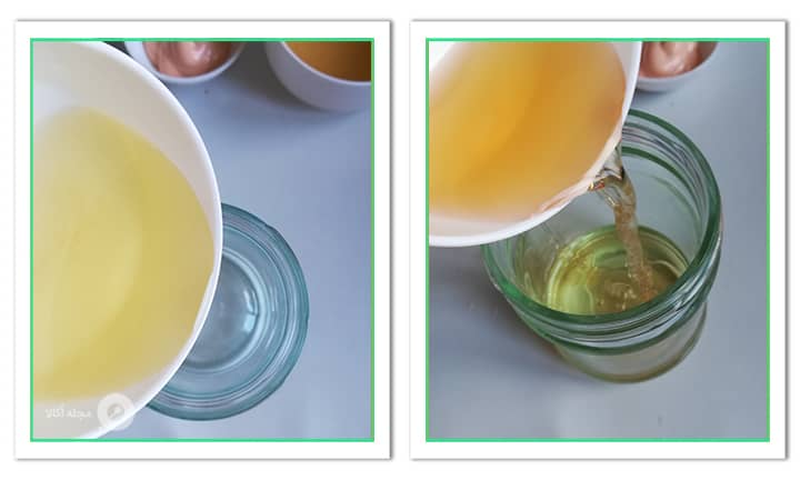 اضافه کردن روغن زیتون به سرکه سیب برای سالاد سس انار و اسفناج