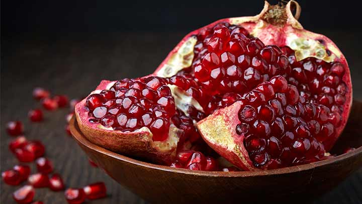6 خاصیت شگفت‌انگیز خوردن انار ناشتا که باید بدانید!