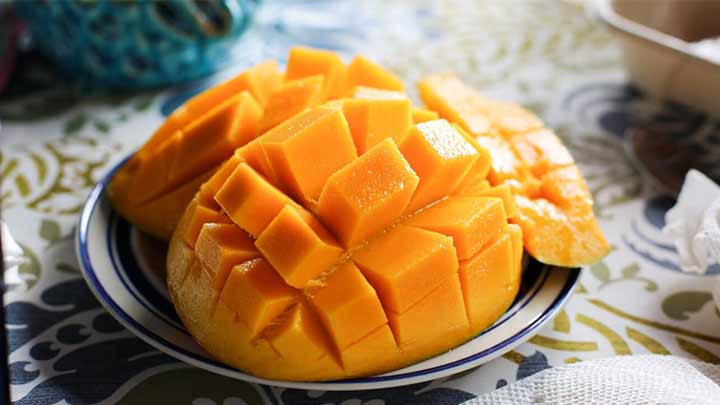 10 مورد از مهم‌ترین خواص انبه برای زنان