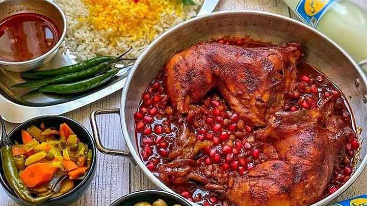 مراحل تهیه خورش سیر و انار