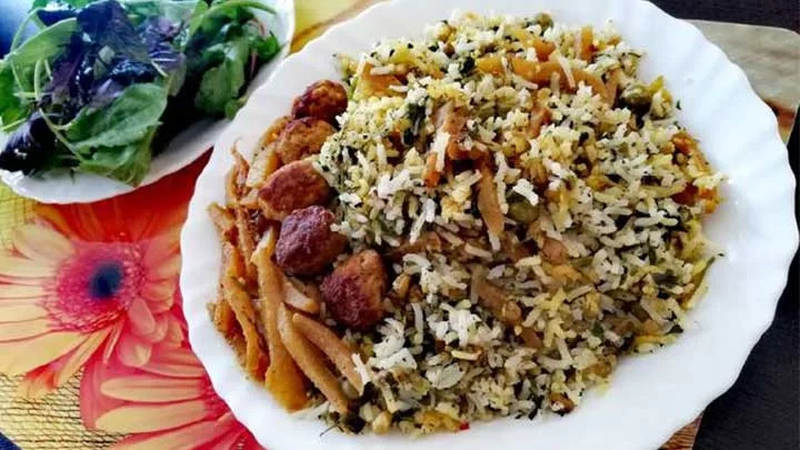 پلو ماش و قمری از غذاهای خوشمزه اصفهان