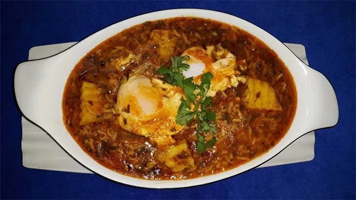 آش شوربای تره از غذاهای خوشمزه تبریزی
