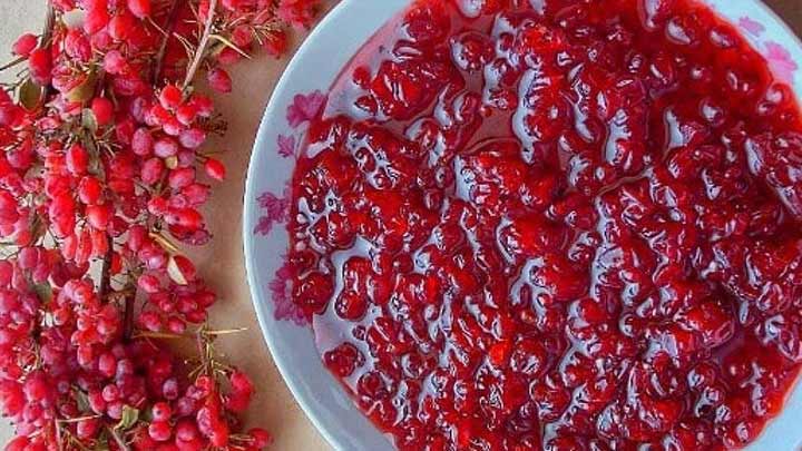 مراحل تهیه ترشی زرشک با رب انار
