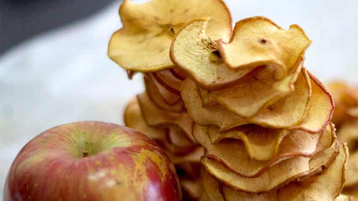خواص چیپس میوه بیشتر است یا میوه معمولی؟
