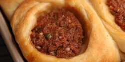 طرز تهیه لقمه تنوری خوشمزه و مخصوص با گوشت چرخ کرده